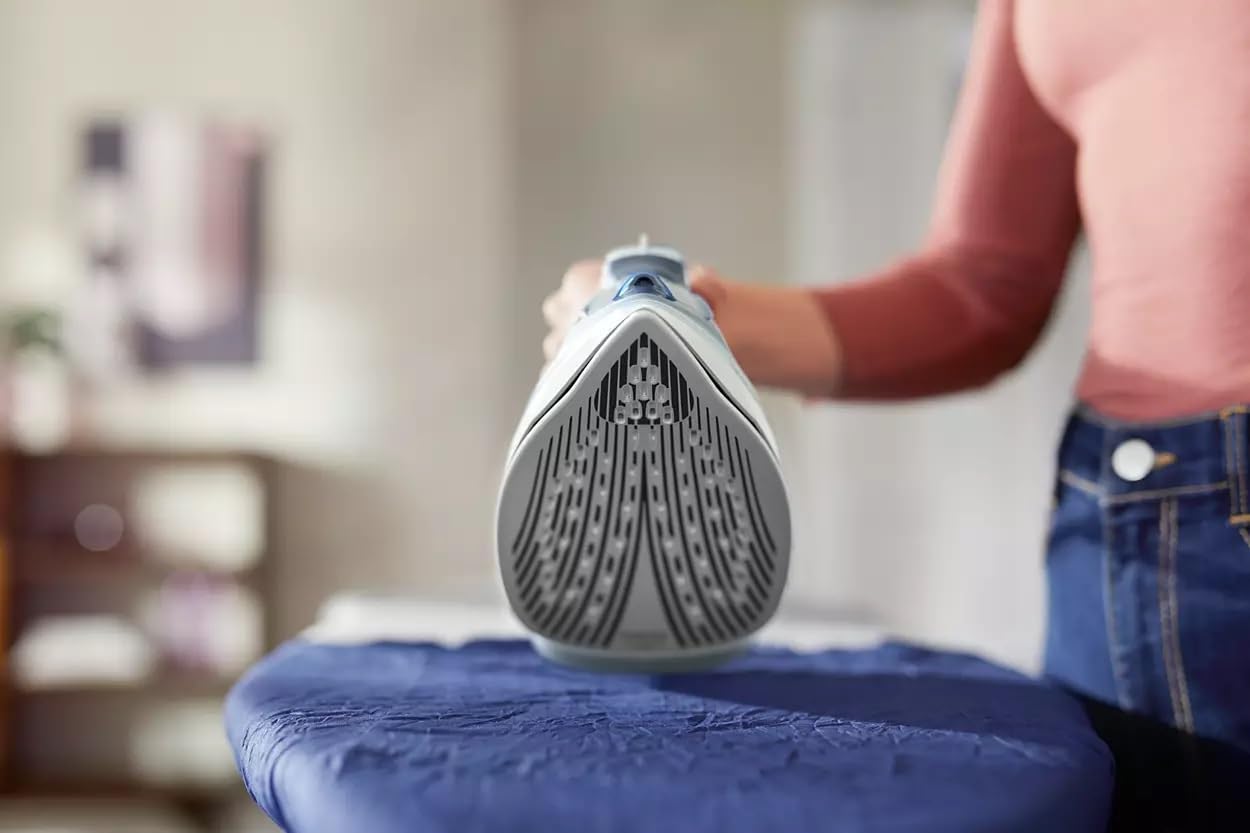 Philips DST5040/86 Steam Iron, 2600 W, 320 milliliters, Black