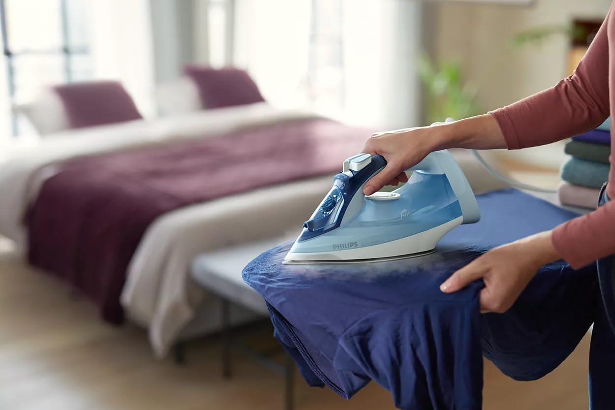 Philips DST5040/86 Steam Iron, 2600 W, 320 milliliters, Black