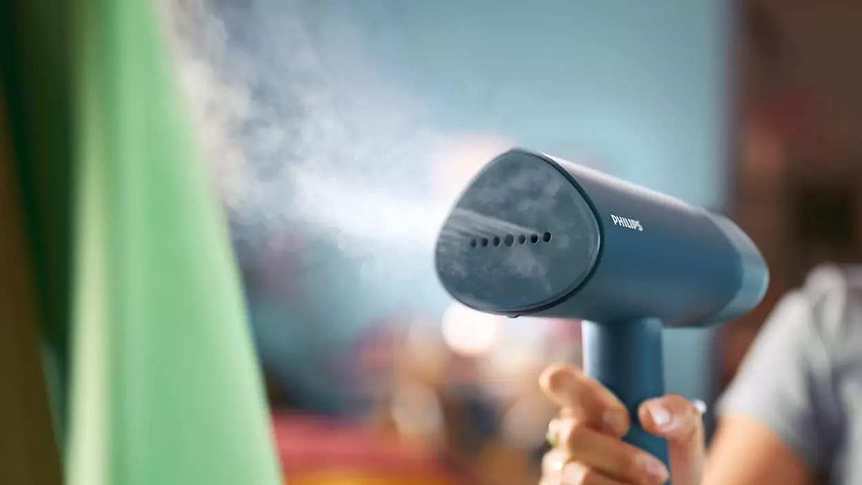 Philips 3000 Series HandHeld Steamer - 1000W, Ready to use in 30 Sec, Compact and Foldable - STH3020/16 White