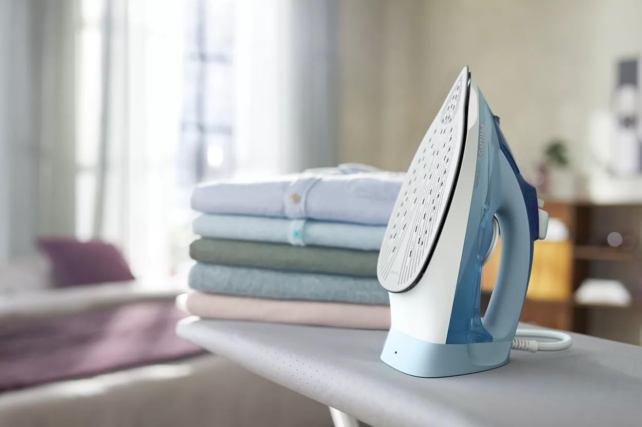 Philips DST5040/86 Steam Iron, 2600 W, 320 milliliters, Black