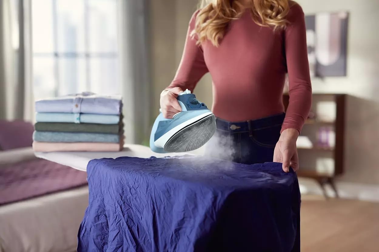 Philips DST5040/86 Steam Iron, 2600 W, 320 milliliters, Black