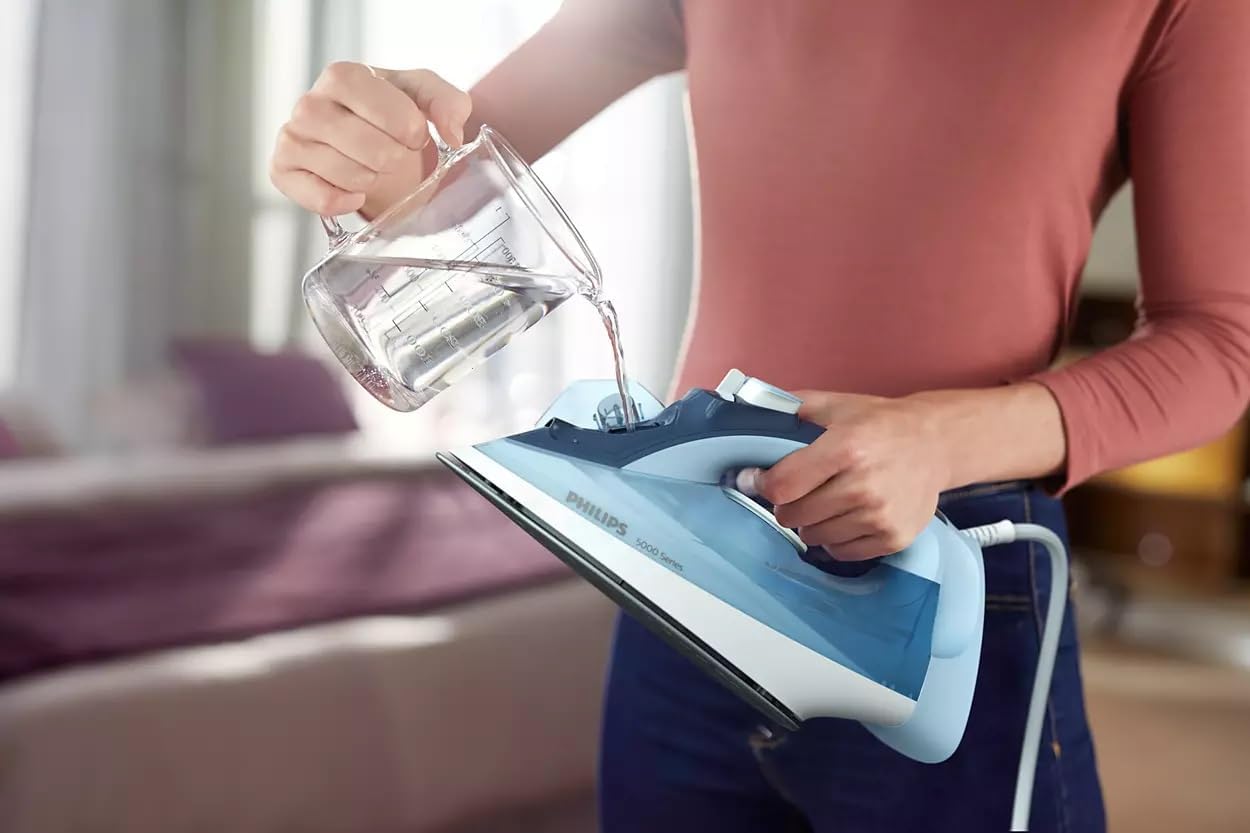 Philips DST5040/86 Steam Iron, 2600 W, 320 milliliters, Black