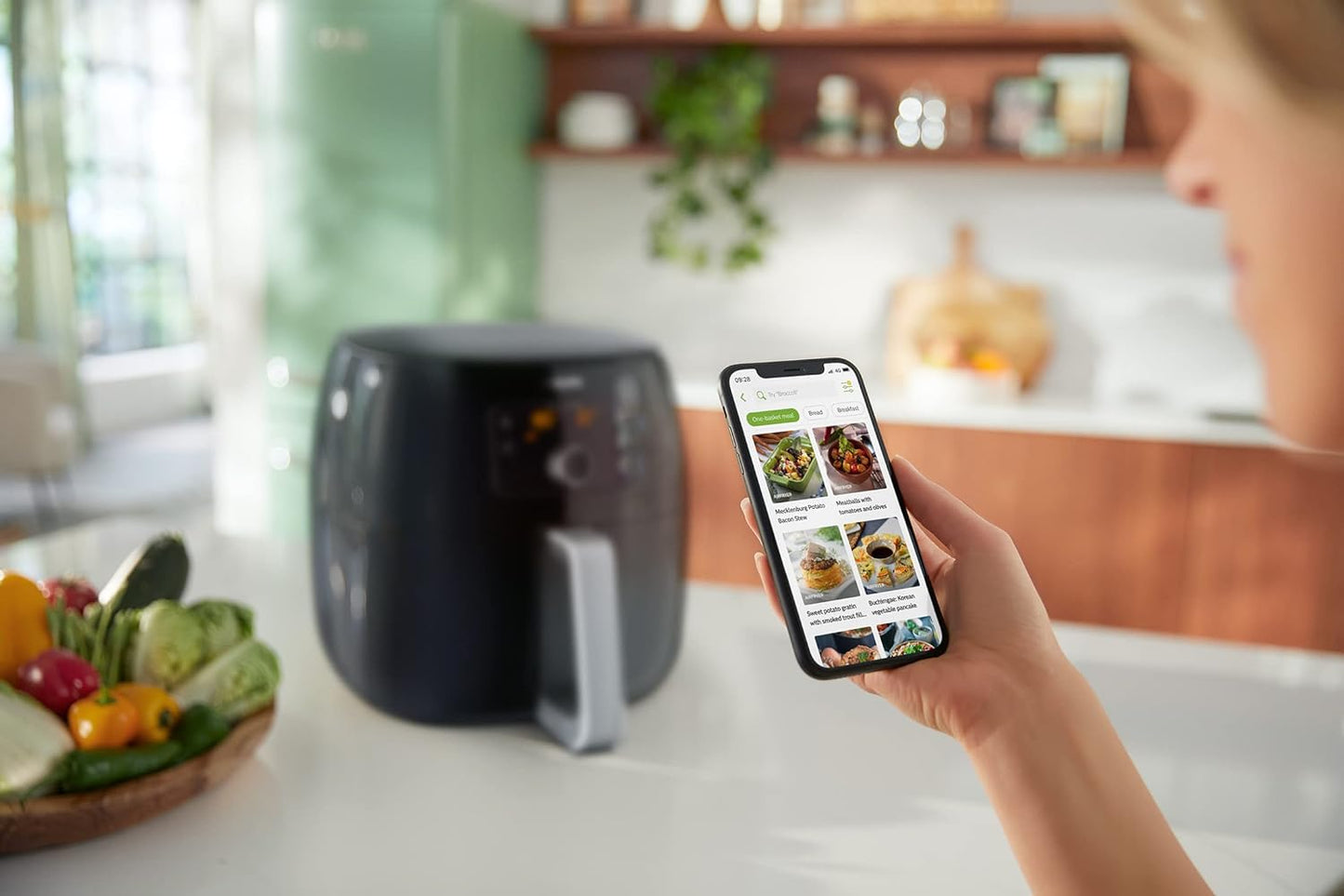 PHILIPS Avance Collection 2200W Air Fryer, with Fat Removal Technology for Healthy Cooking/Baking/Grilling, HD9650/91, Black., 1.4Kg XXL - UAE Version