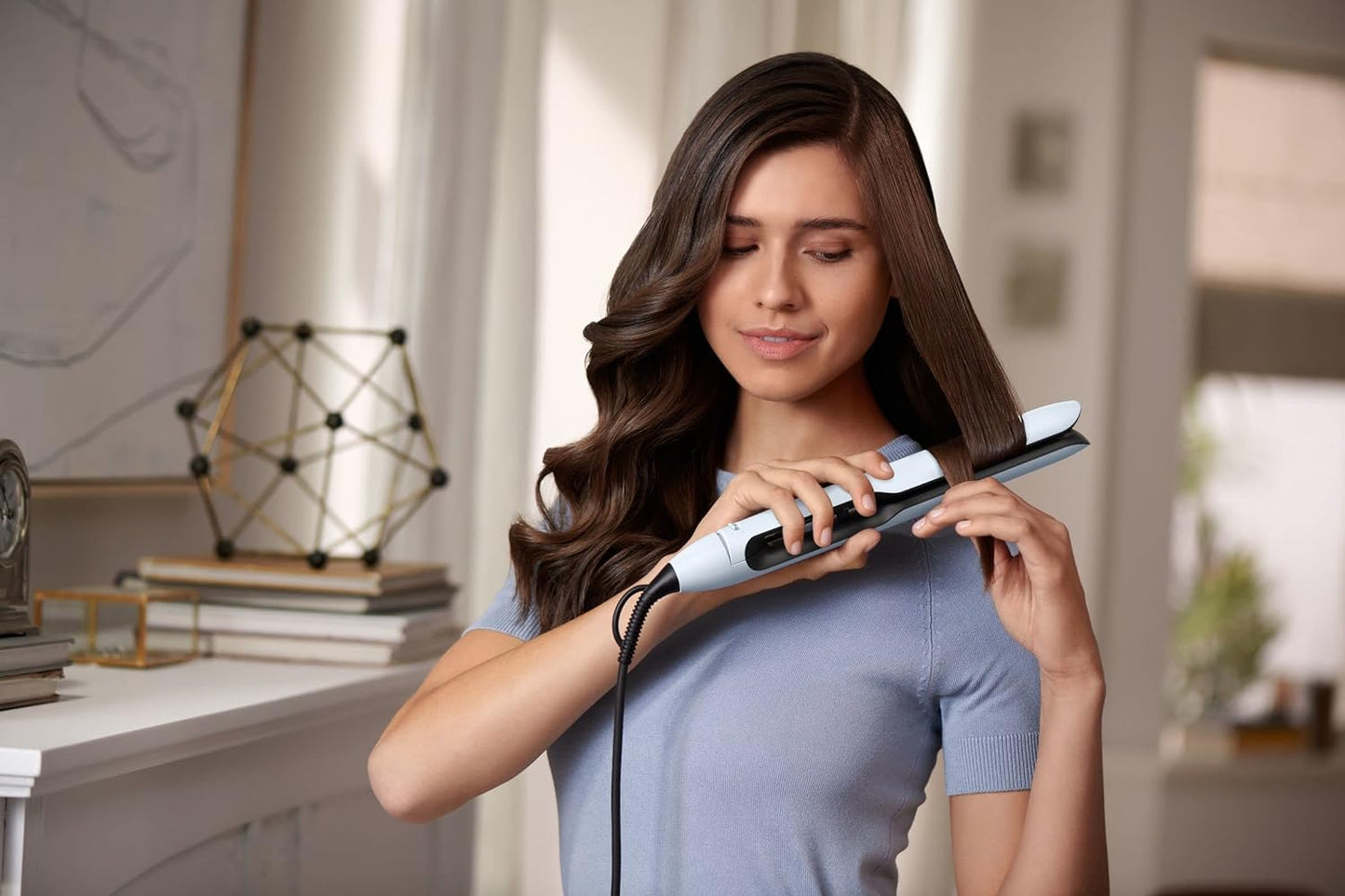 Philips StraightCare Essential ThermoProtect straightener. 2 temperature settings. Temperature range up to 220°C. 3 pin, BHS375/03.
