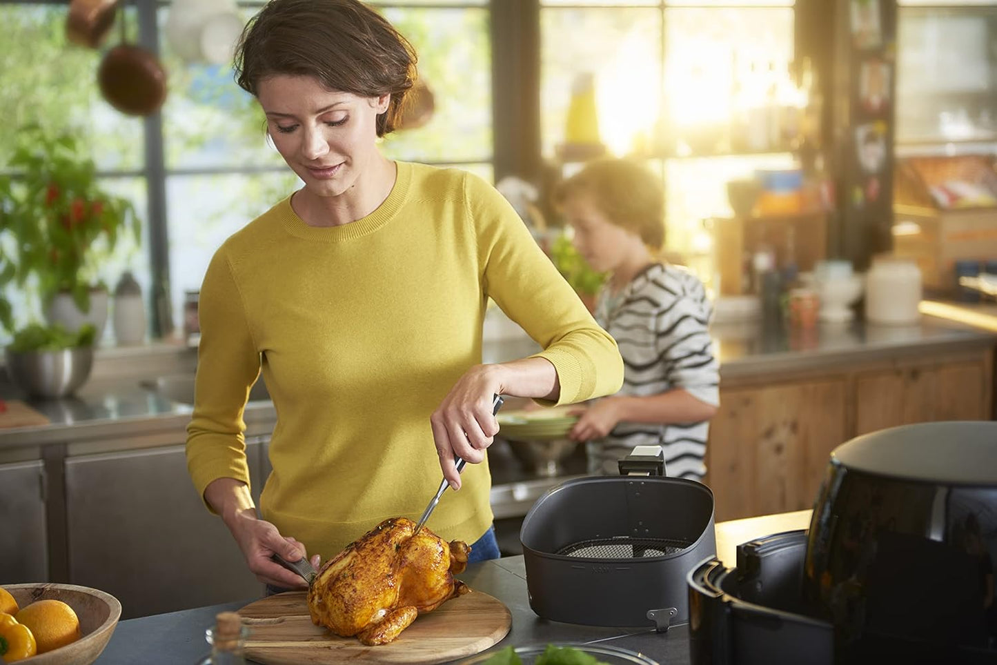 PHILIPS Avance Collection 2200W Air Fryer, with Fat Removal Technology for Healthy Cooking/Baking/Grilling, HD9650/91, Black., 1.4Kg XXL - UAE Version