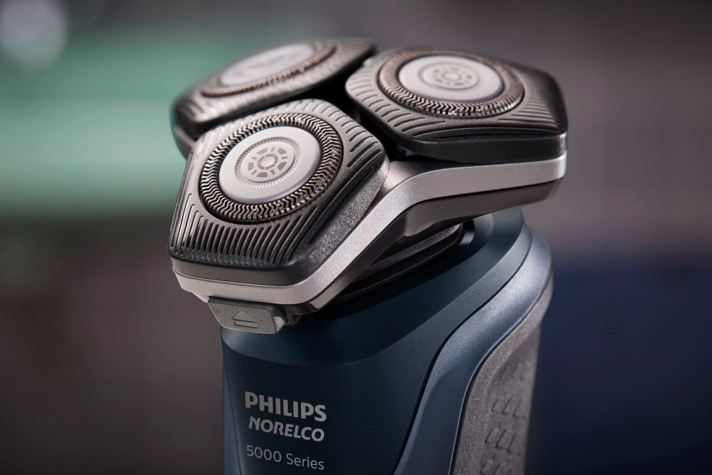Philips Norelco Shaver 5300, Rechargeable Wet & Dry Shaver with Pop-Up Trimmer, S5588/81, Men