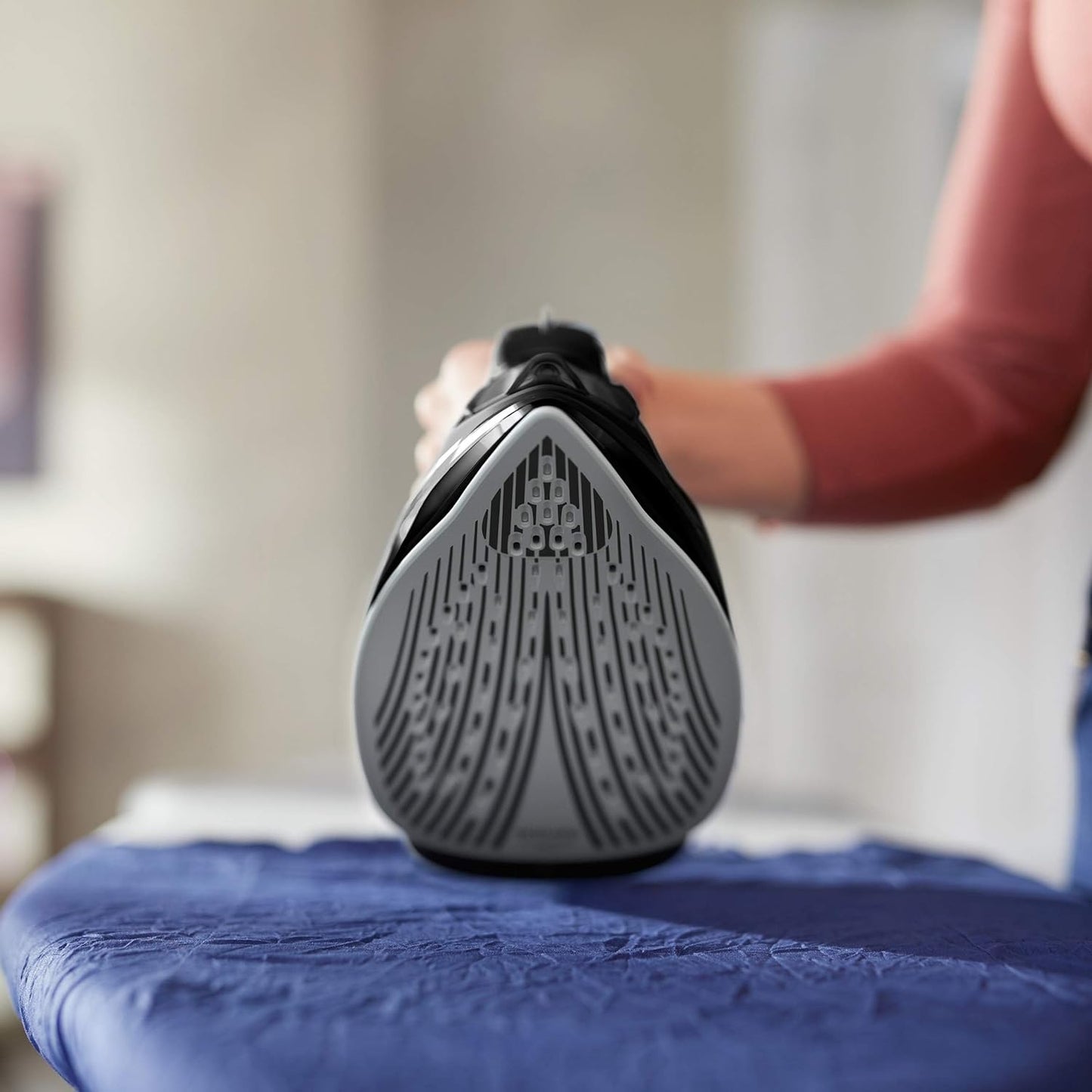 Philips DST5040/86 Steam Iron, 2600 W, 320 milliliters, Black