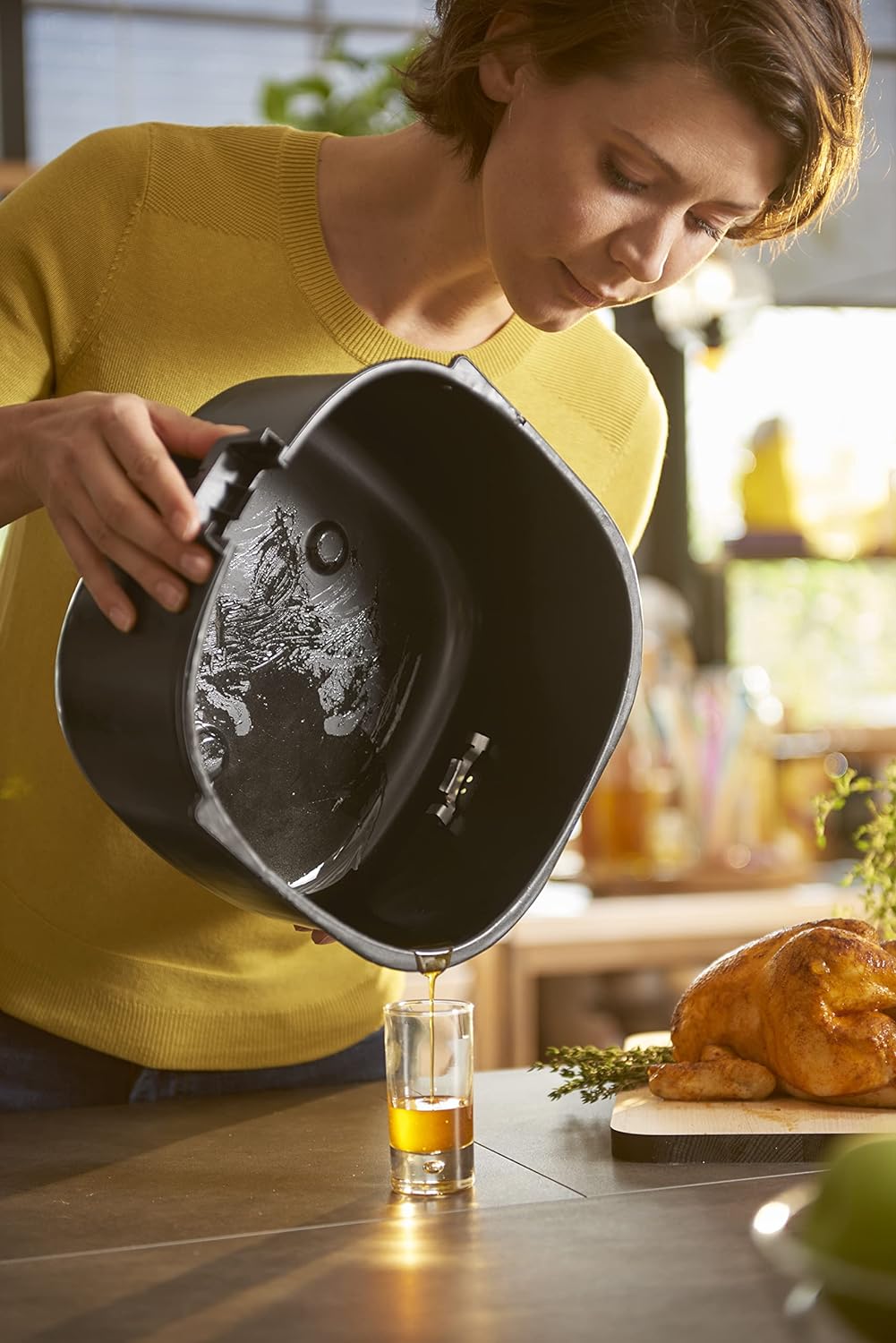 PHILIPS Avance Collection 2200W Air Fryer, with Fat Removal Technology for Healthy Cooking/Baking/Grilling, HD9650/91, Black., 1.4Kg XXL - UAE Version