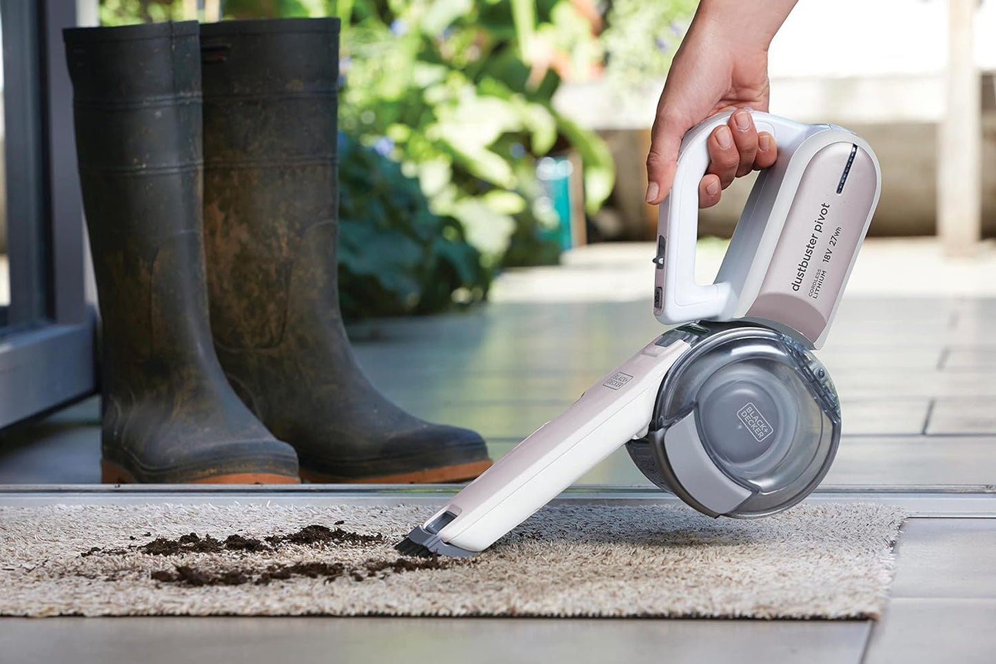 BLACK+DECKER Cordless Handheld Portable Vacuum Cleaner 14.4 V 1.5 Ah Li-Ion Battery 27.5 Air Watts Suction Power Champagne/White PV1420L-B5