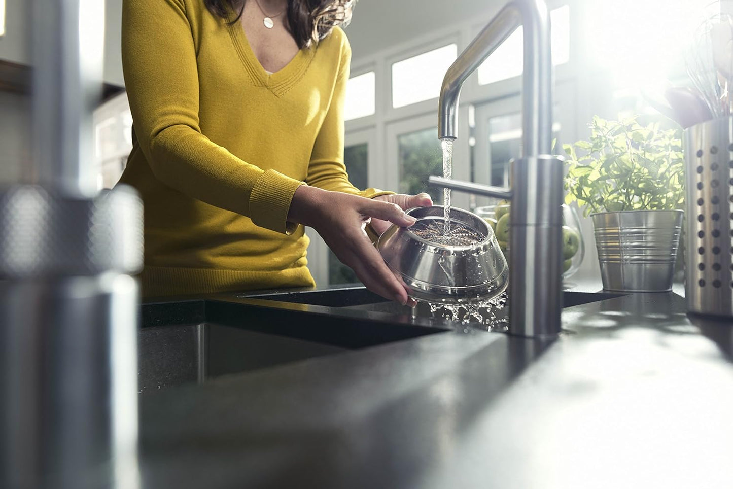 Philips 1200W Avance Collection Juicer- 1200W, 1L Capacity, XXL Feeding Tube, Lower Noise - HR1922/21