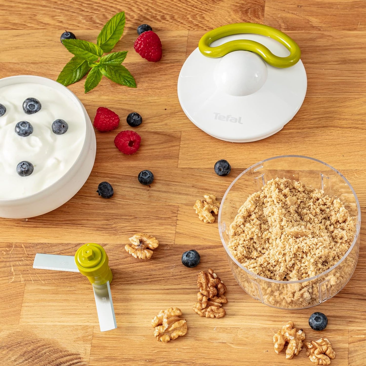 Tefal 5-Second Chopper, 900 ml, Manual Food Chopper and Mixer, Easy to Use, Stainless Steel Blades, Safe to Use, Versatile Results, Vegetables, Onions, Hummus, Guacamole, Herbs And Nuts, K1320404
