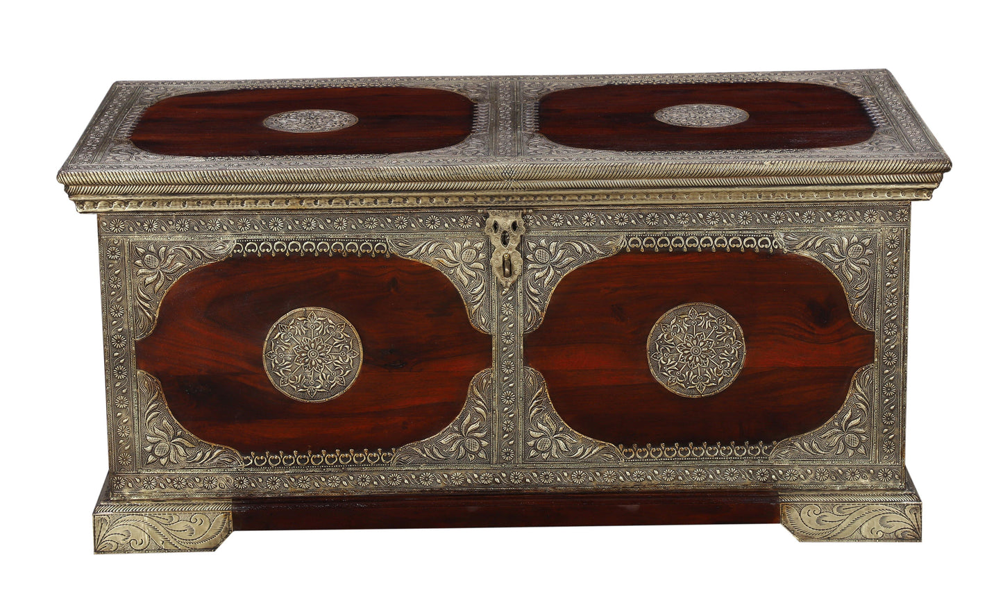 lavish-touch-baxter-chest