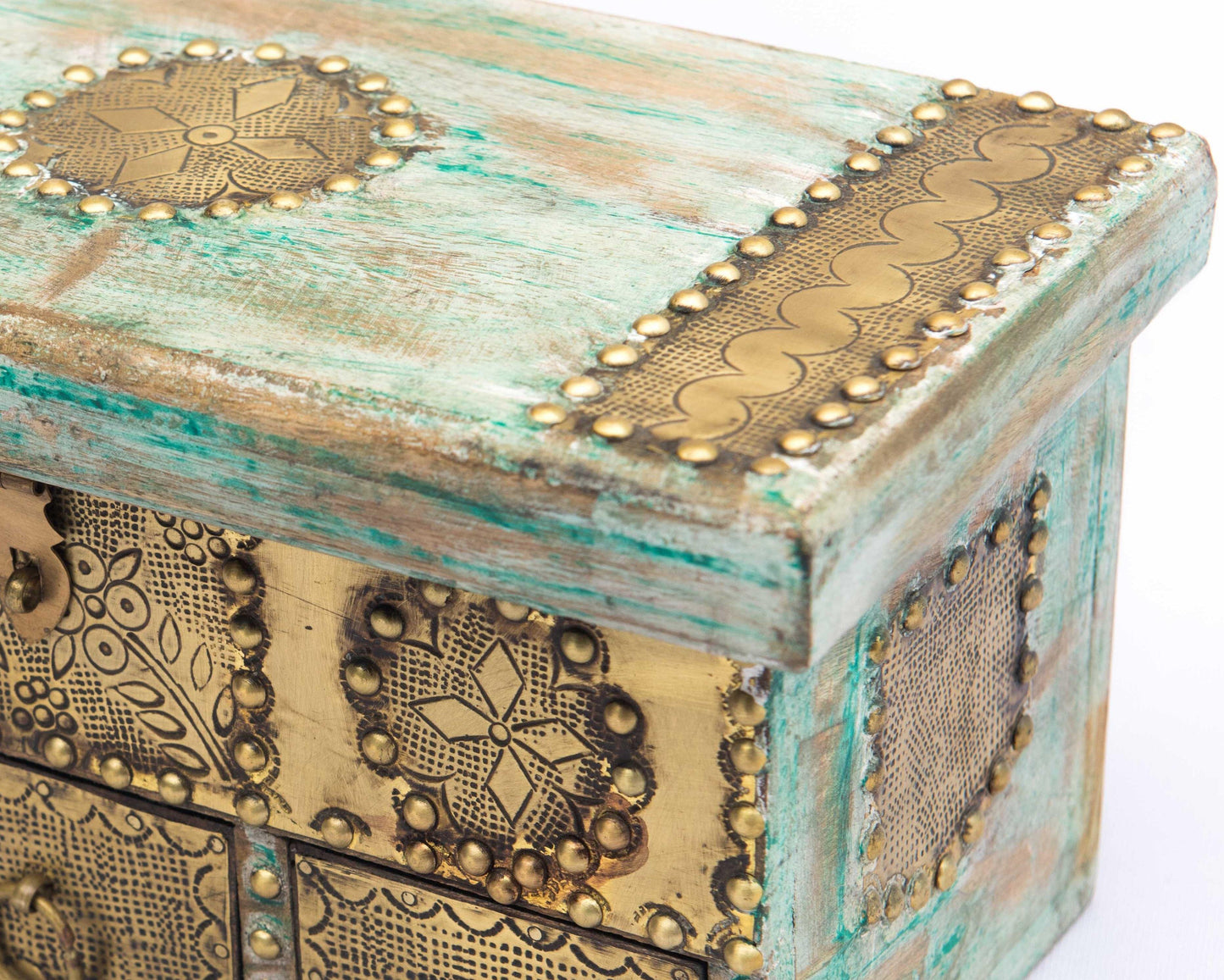 lavish-touch-sona-drawer-chest