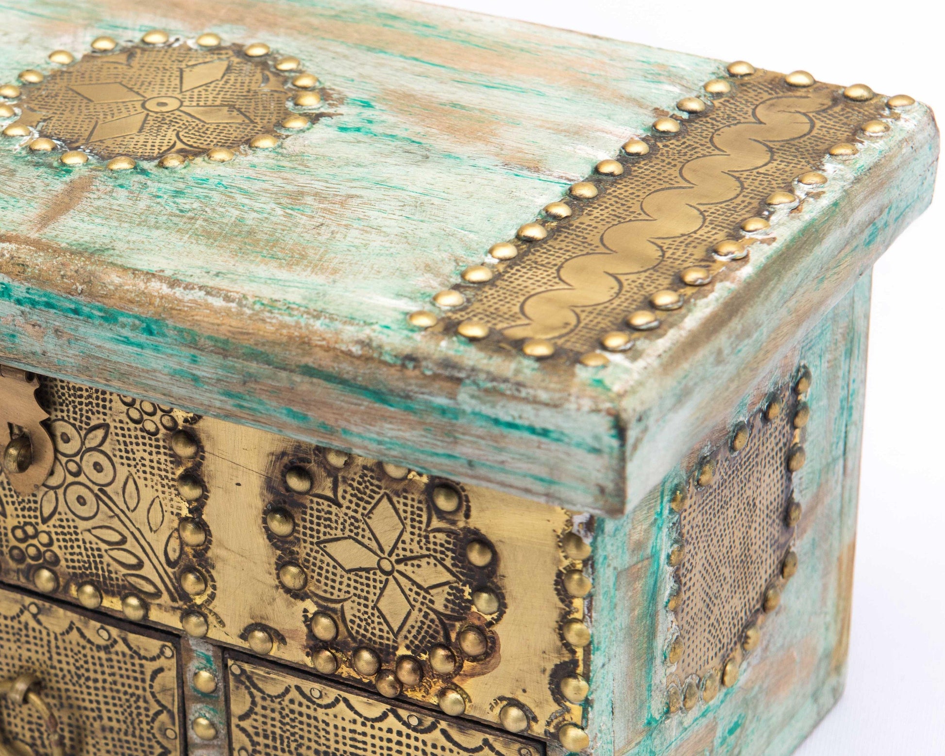 lavish-touch-sona-drawer-chest