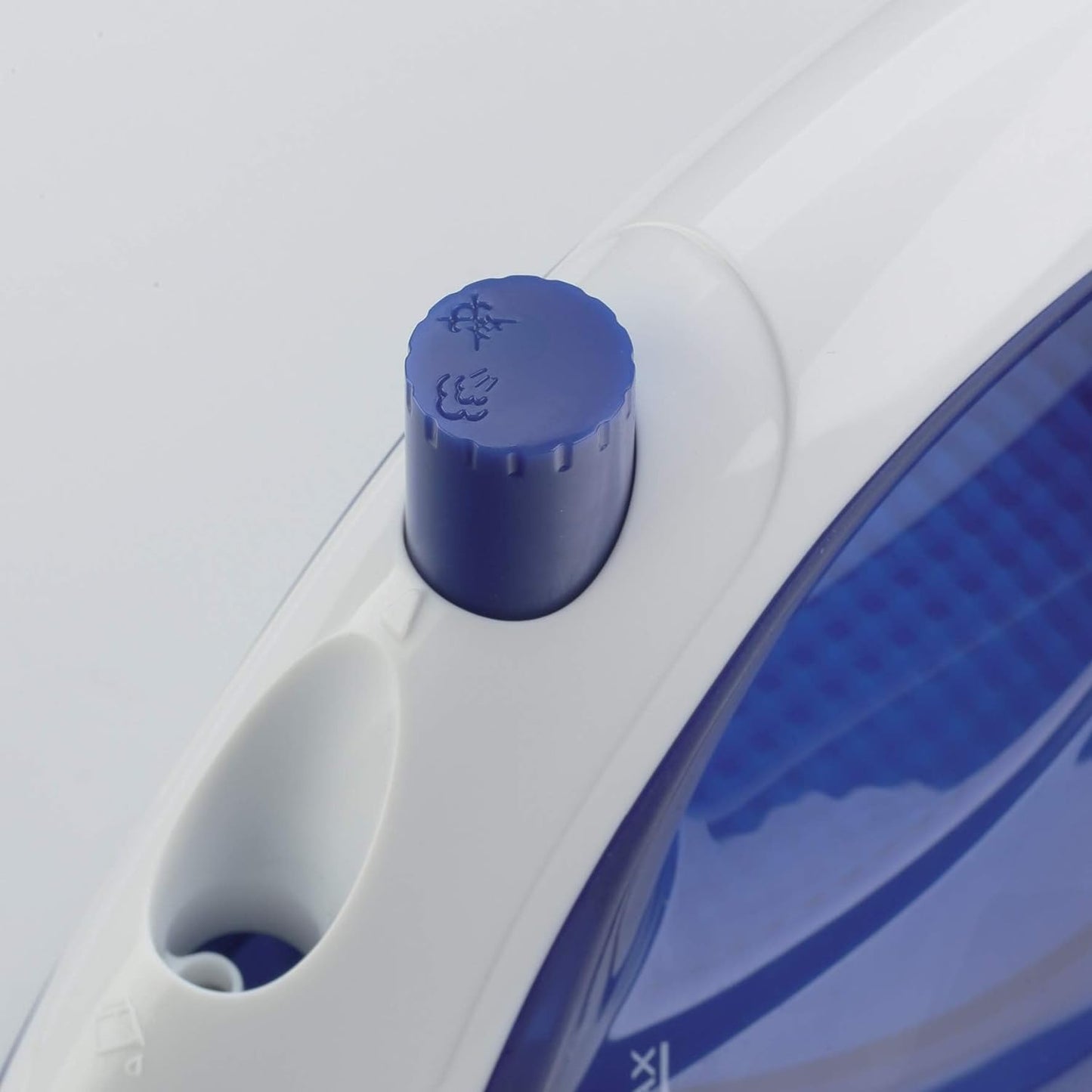 Kenwood Steam Iron 2000Watts, 250Ml Capacity, Non Stick Sole Plate, Power 18/120G, Purple Stp40.000Wp.