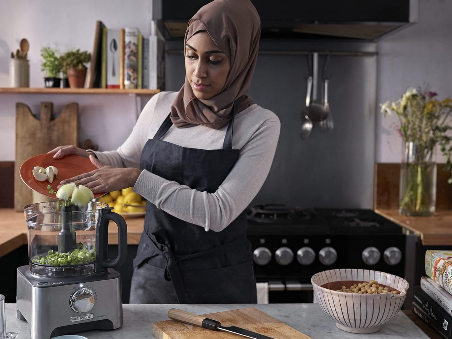 Kenwood Food Processor 1000W Multi-Functional With 3 Stainless Steel Disks, Glass Blender, Chopper Bowl, Grinder Mill, Juicer Extractror, Dual Metal Whisk, Dough Maker, Citrus Juicer Fdm788Ba Silver