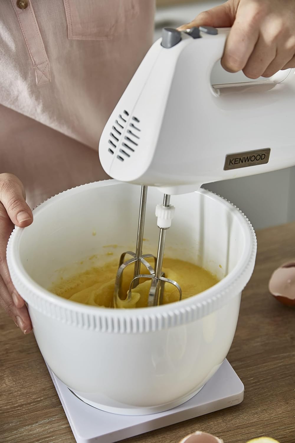 Kenwood Stand Mixer Hand (Electric Whisk) 300W With 2.4L Rotary Bowl, 5 Speeds + Turbo Button, Twin Stainless Steel Kneader And Beater For Mixing, Whipping, Whisking, Kneading Hmp22.000Wh White