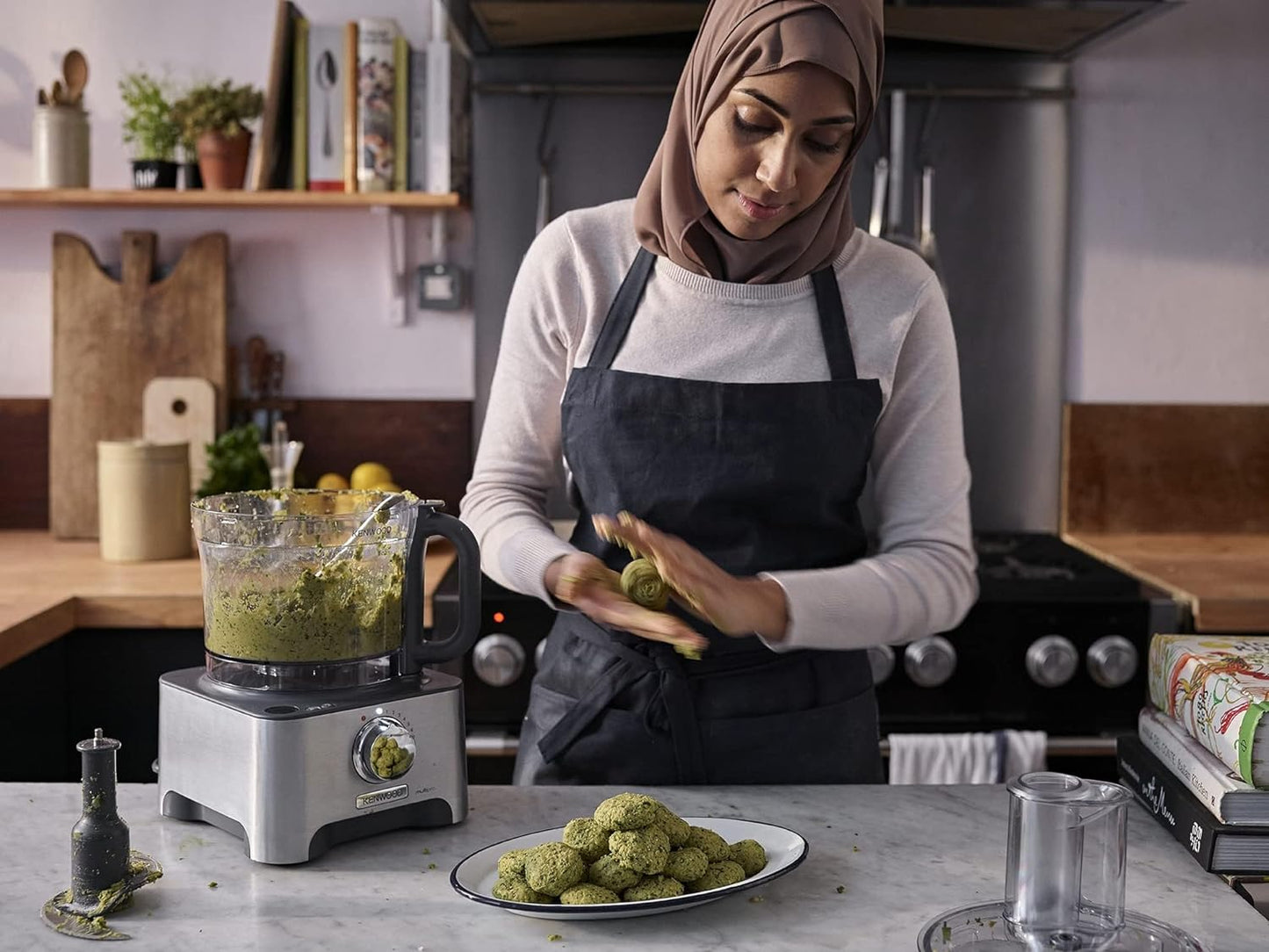 Kenwood Food Processor 1000W Multi-Functional With 3 Stainless Steel Disks, Glass Blender, Chopper Bowl, Grinder Mill, Juicer Extractror, Dual Metal Whisk, Dough Maker, Citrus Juicer Fdm788Ba Silver