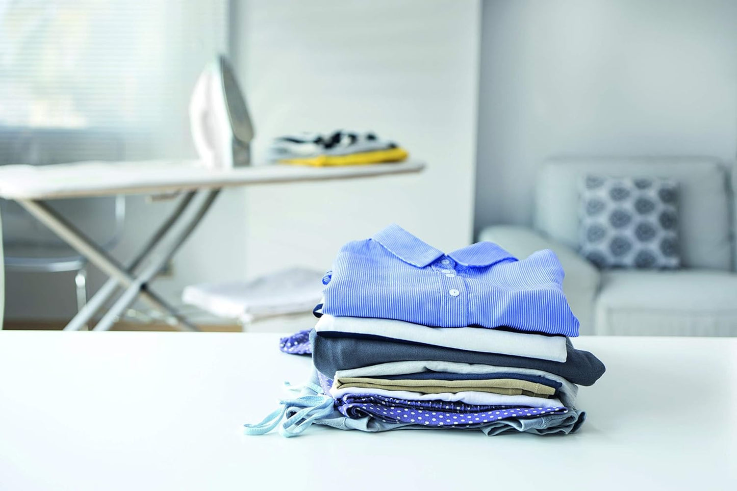 Kenwood Steam Iron 2200W with Ceramic Soleplate, Anti-Drip, Anti-Calc, Self Clean, Continuous Steam, Burst, Spray Function STP60.000WB White/Blue