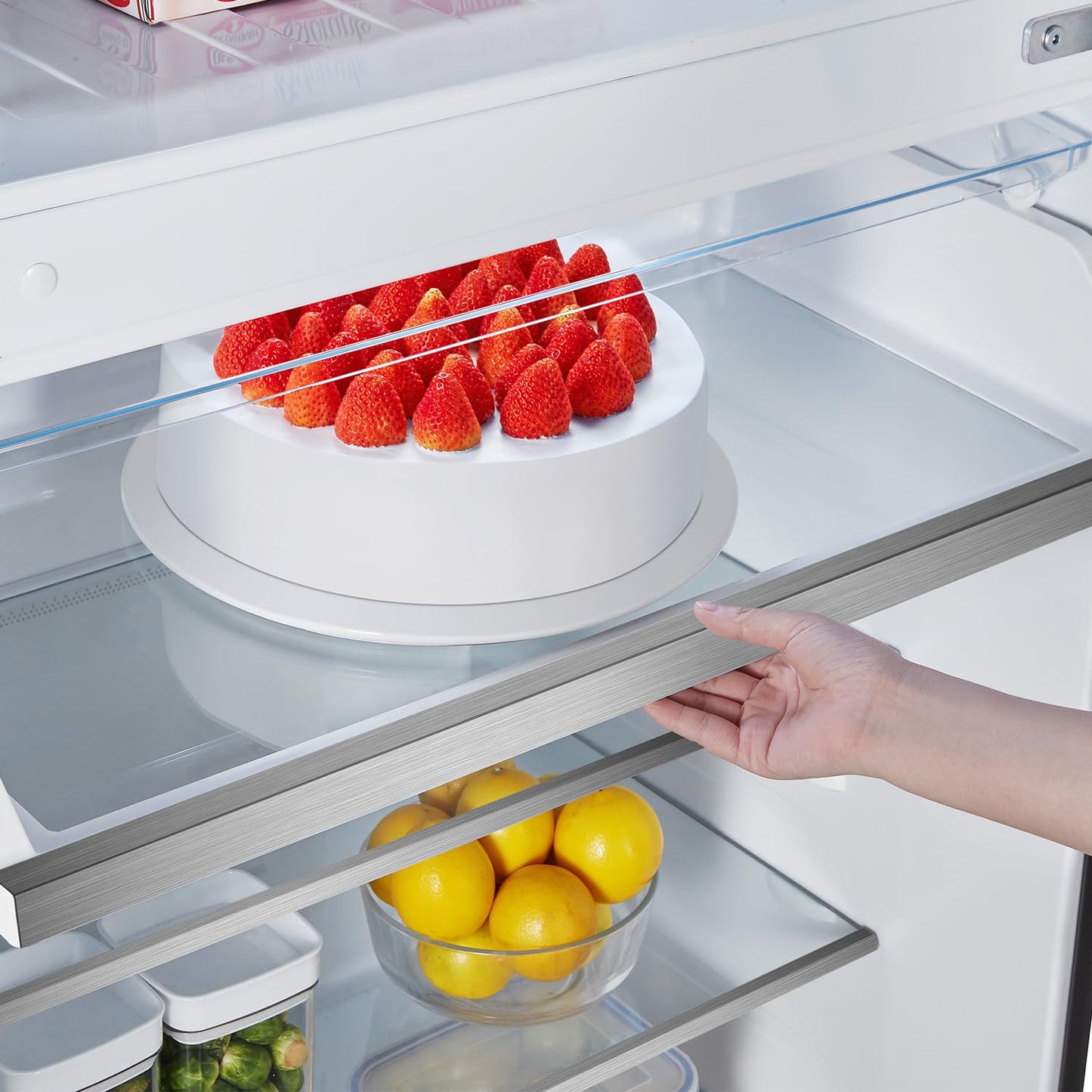 Hisense RT729N4ASU1 Top Mount Refrigerator with Digital Display Control,Multi Air Flow,Tampered Glass shelves,Twist Ice Maker,No Frost.