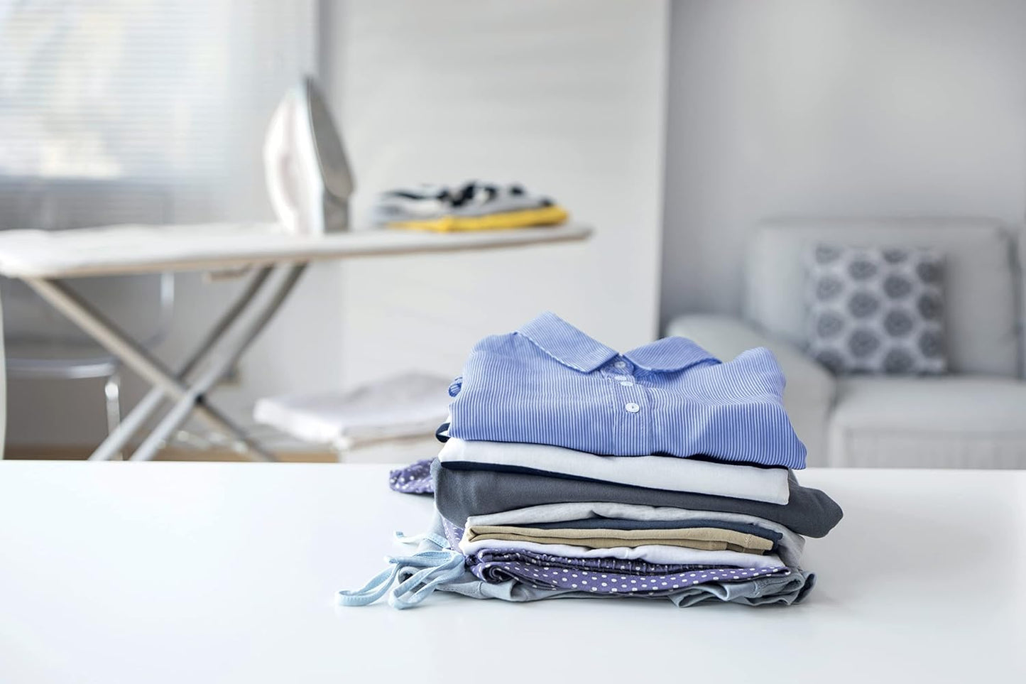 Kenwood Steam Iron 2200W with Ceramic Soleplate, Anti-Drip, Anti-Calc, Self Clean, Continuous Steam, Burst, Spray Function STP60.000WB White/Blue