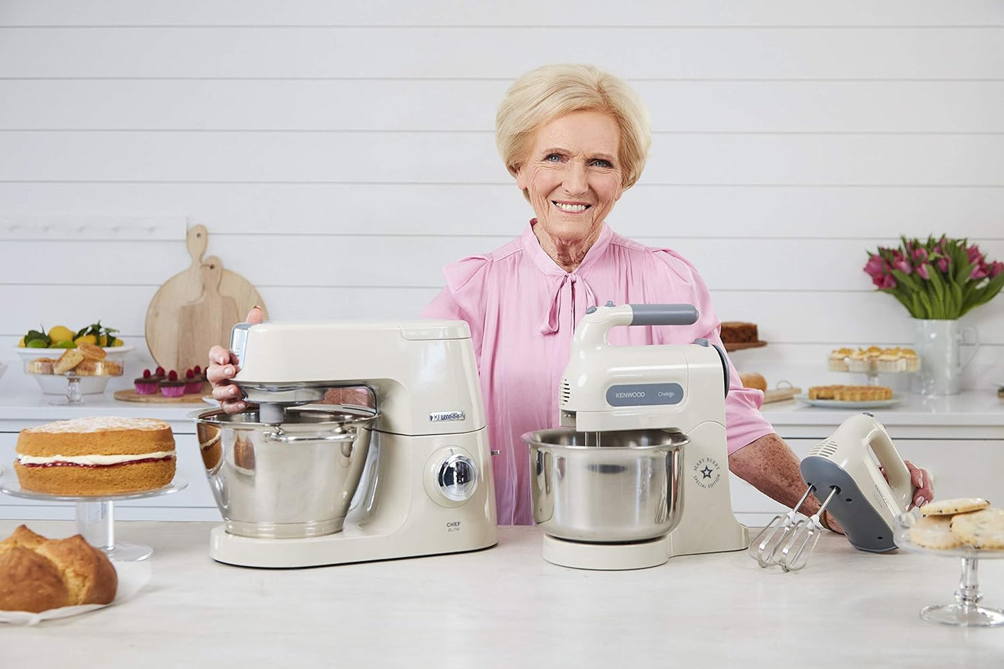 Kenwood Stand Mixer Hand (Electric Whisk) 300W With 2.4L Rotary Bowl, 5 Speeds + Turbo Button, Twin Stainless Steel Kneader And Beater For Mixing, Whipping, Whisking, Kneading Hmp22.000Wh White