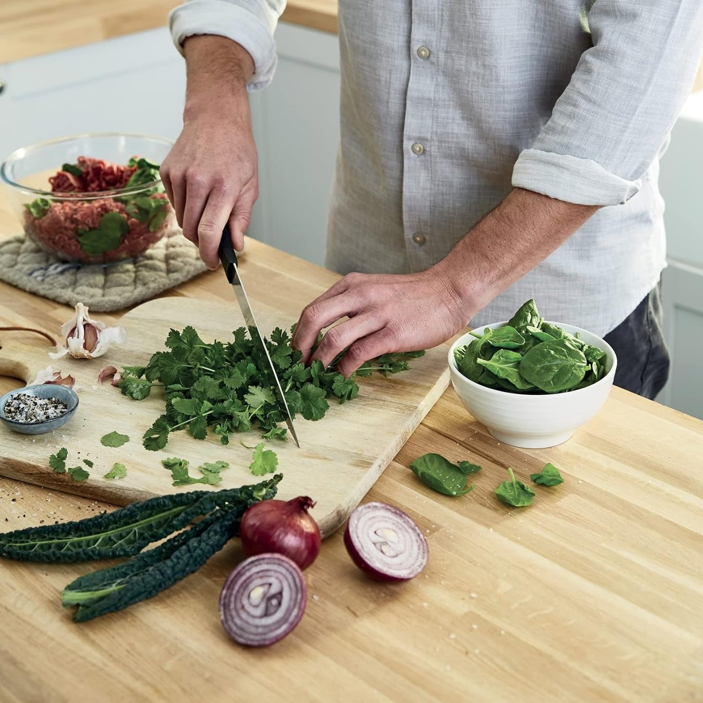 KENWOOD 25L Microwave Oven with Grill, Digital Display, 5 Power Levels, Defrost Function, Stainless Steel, Auto Menu, 95 Minutes Timer, Clock Function 800W MWM25.000BK Black/Silver