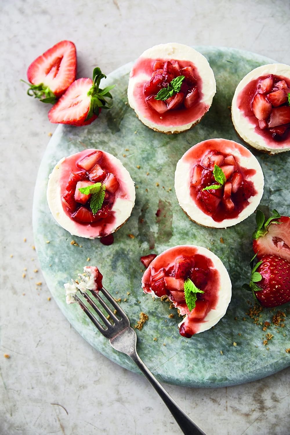 Kenwood Food Processor 750W Multi-Functional With 3 Interchangeable Disks, Blender, Whisk, Dough Maker Fdp03 White