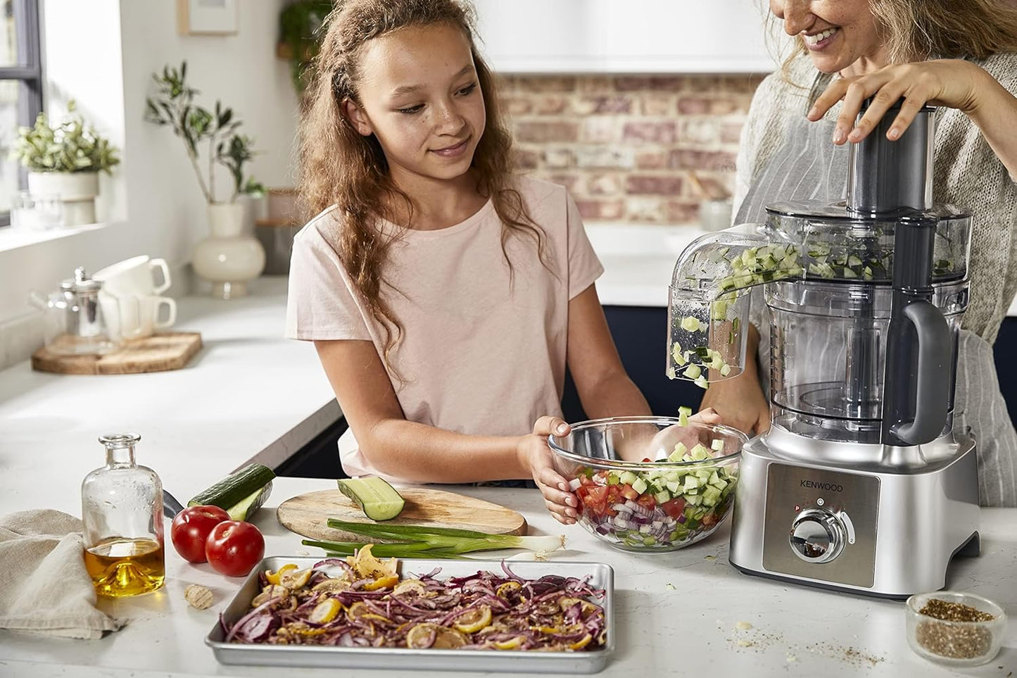 Kenwood Food Processor 1000W Multi-Functional With 3L Bowl, 2 Stainless Steel Disks, Blender, Grinder Mill, Whisk, Dough Maker Fdp65.400Wh White