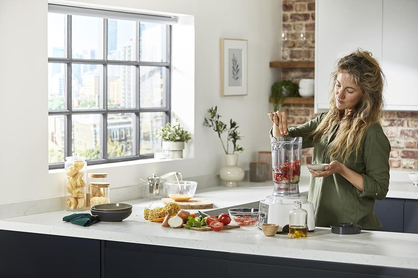 Kenwood Food Processor 1000W Multi-Functional With 3L Bowl, 2 Stainless Steel Disks, Blender, Grinder Mill, Whisk, Dough Maker Fdp65.400Wh White