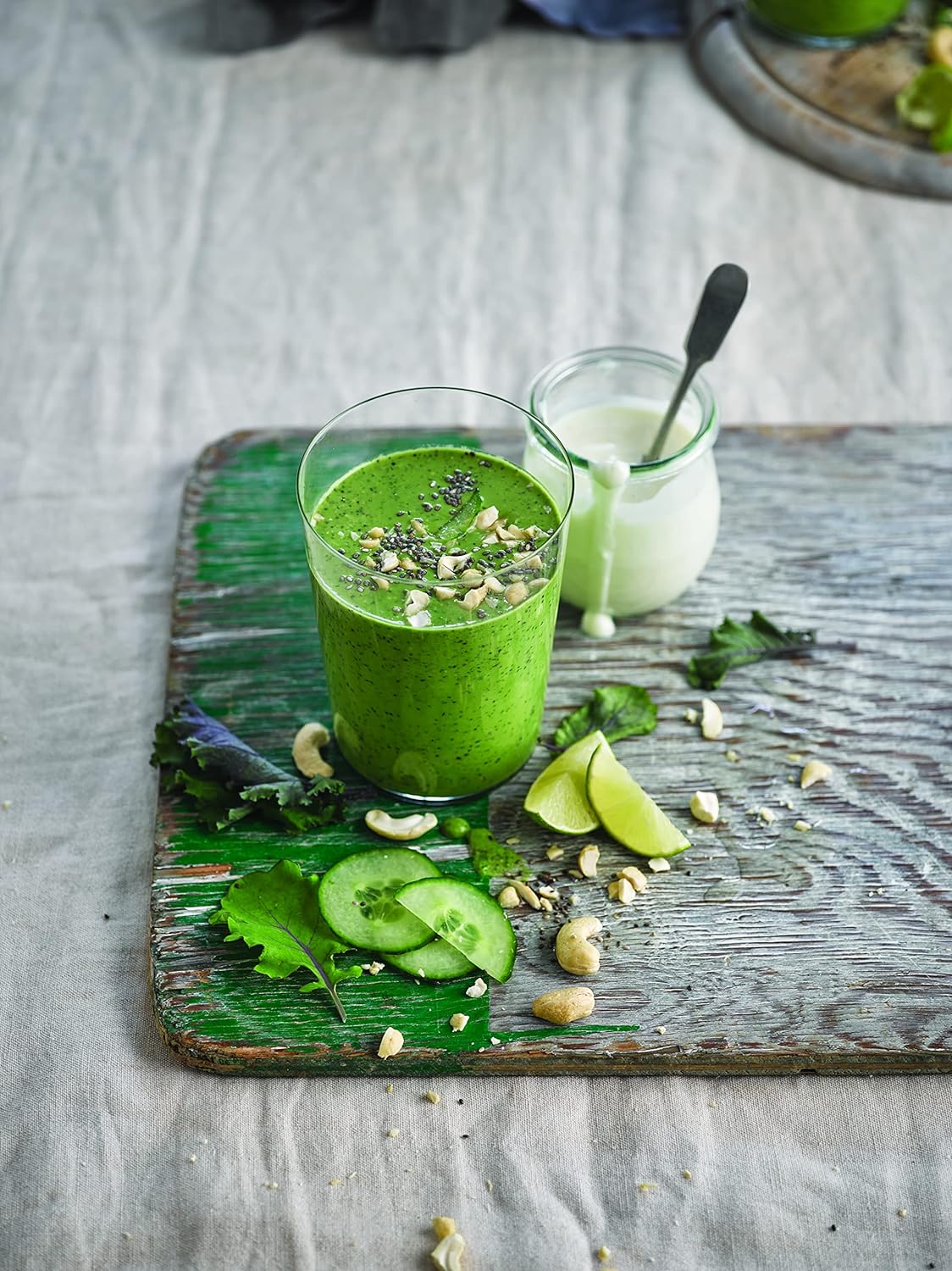 KENWOOD Personal Blender 350W Smoothie Blender/Smoothie Maker with 570ml & 400ml Tritan Smoothie2Go Bottle and Lid, Ice Crush Function BLM05.A0BK Black/Silver